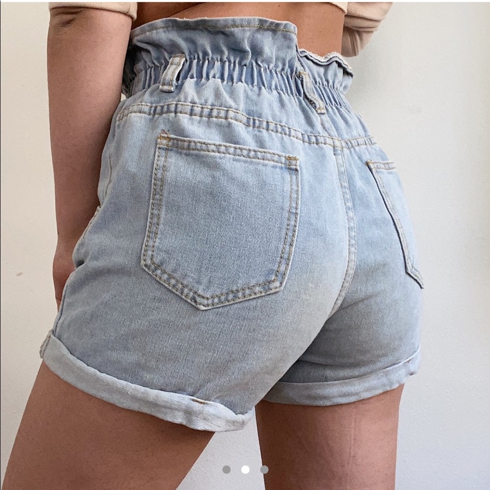 3/$30!! Size small, stretchy denim shorts